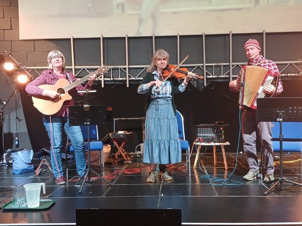 Barnbuskers Ceilidh Barn Dance Band at the Gateway, Yeovil