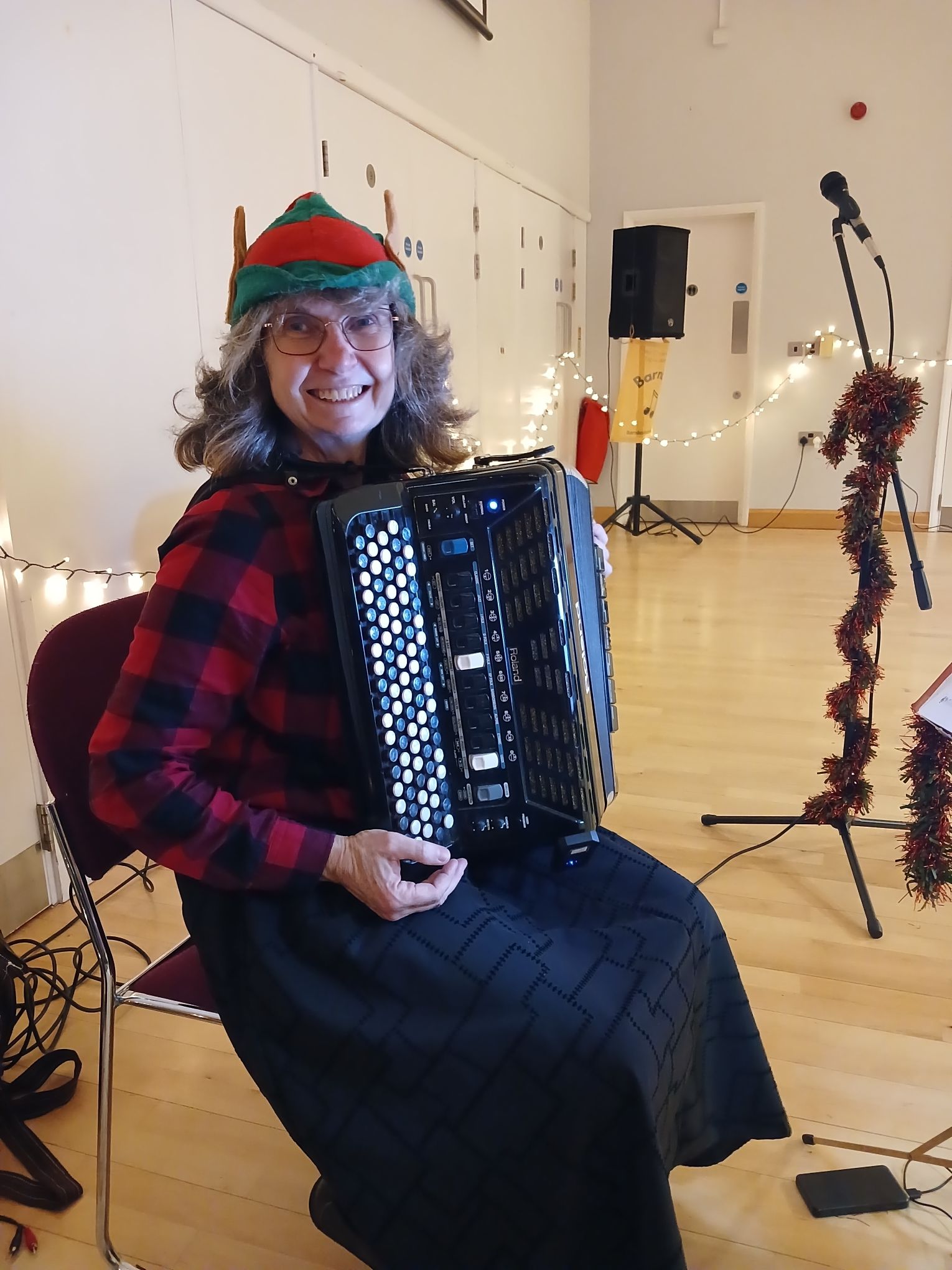 Barnbuskers band leader Judy on accordion in a duo