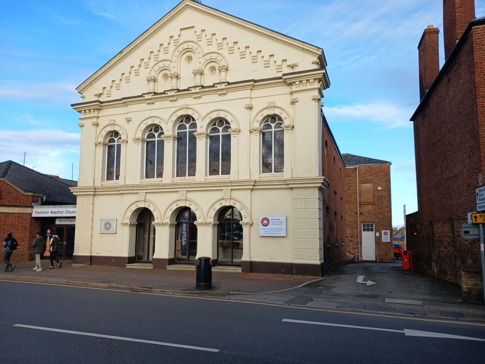 Finding fellowship with a country dancing ceilidh at Taunton Baptist Church,&nbsp;Somerset