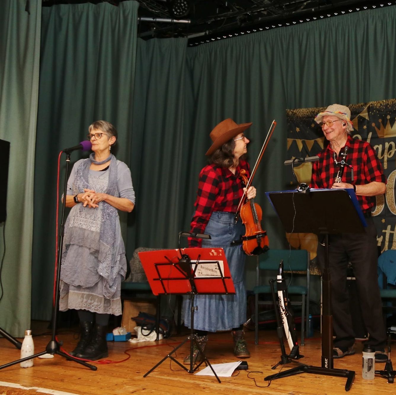 Barnbuskers Band with Caller